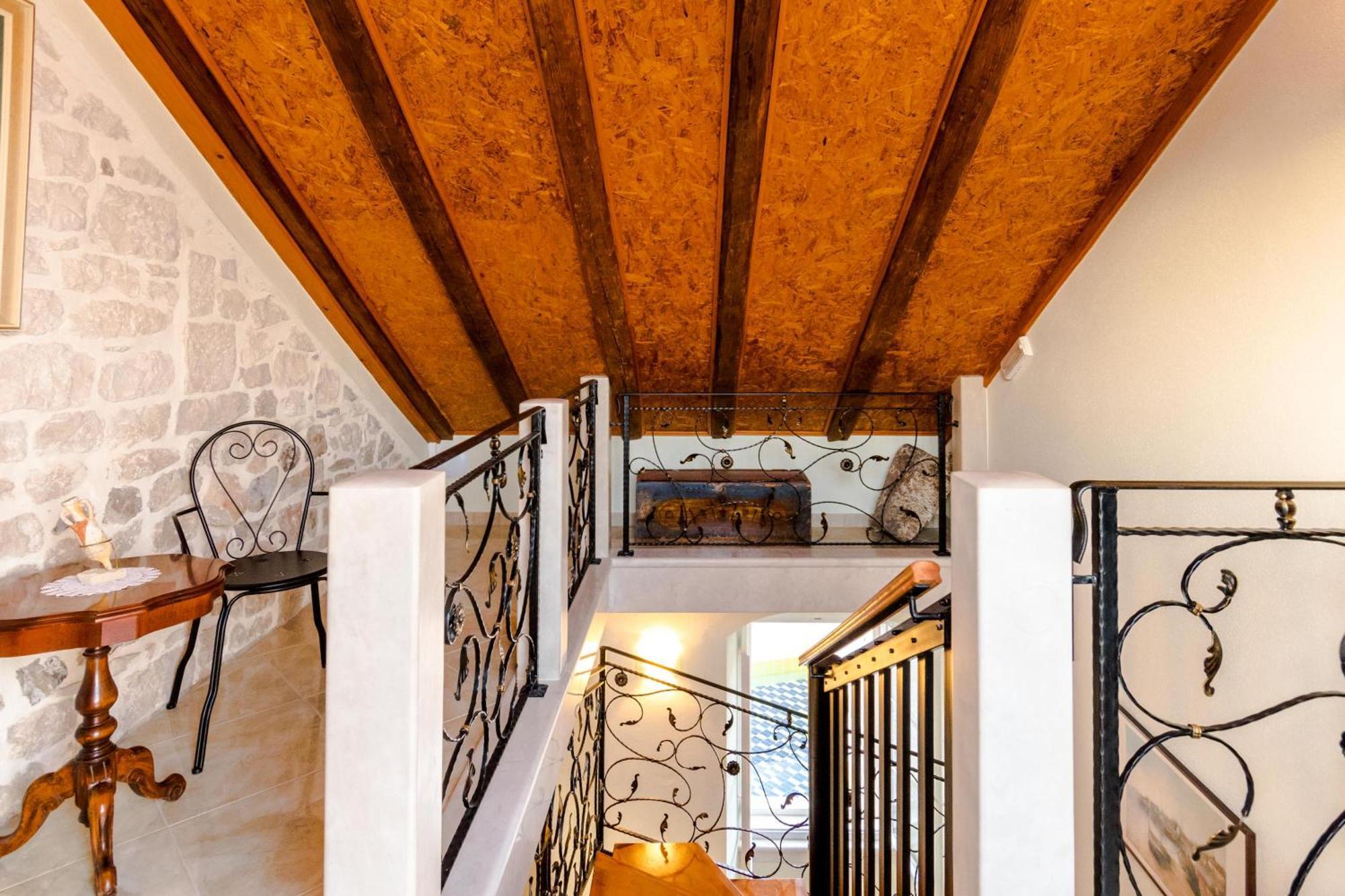 Rooms Miron - Adults Only Sumartin Bagian luar foto